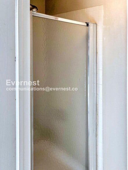 Building Photo - 2924 Ross Dr