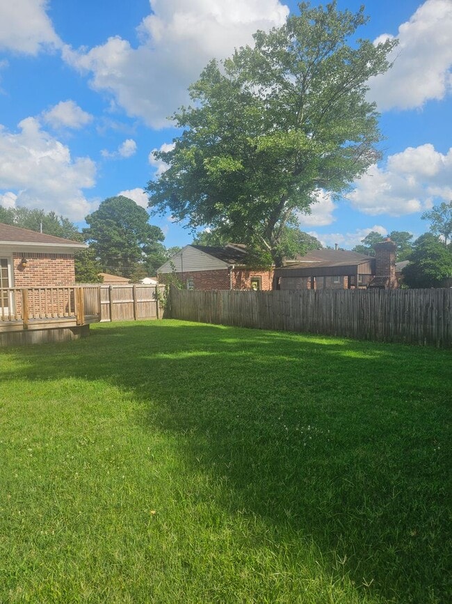 Building Photo - 1068 Sharon Dr