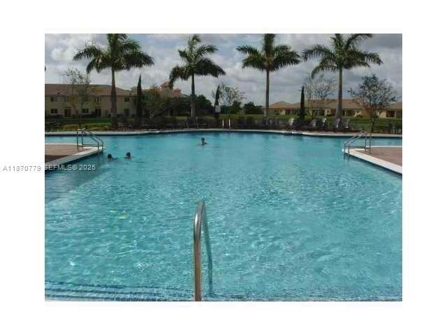 Building Photo - 1555 NE 33rd Rd