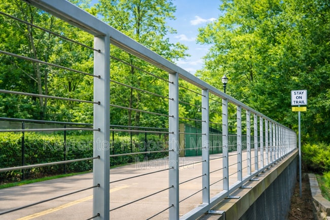 Building Photo - 1400 Summit N Dr