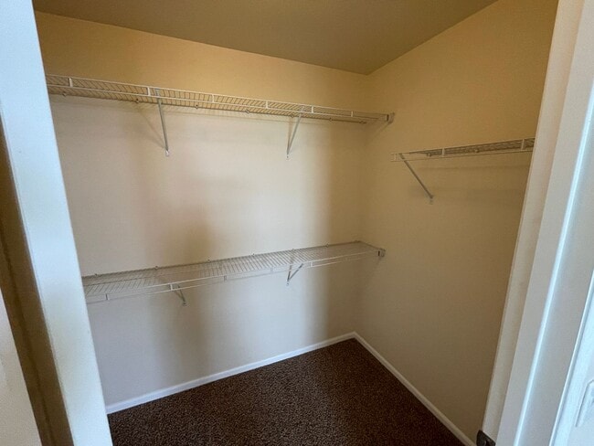 Building Photo - Spacious 3 bed for rent!