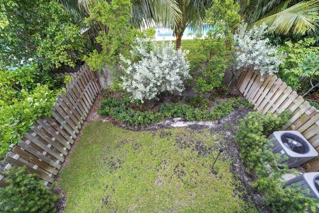 Building Photo - 1238 NE 17th Ave