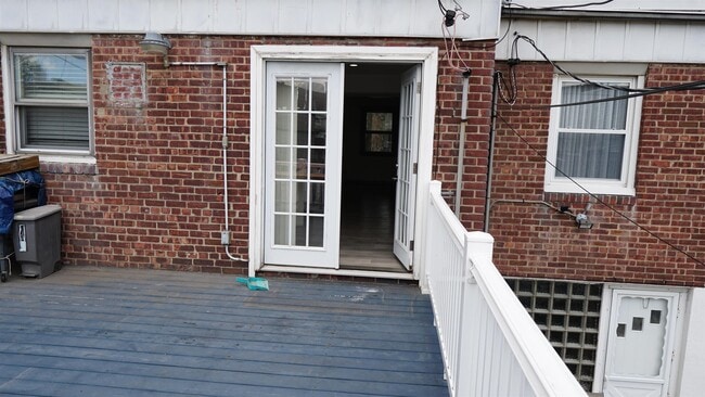 Building Photo - 323 Stevens Ave