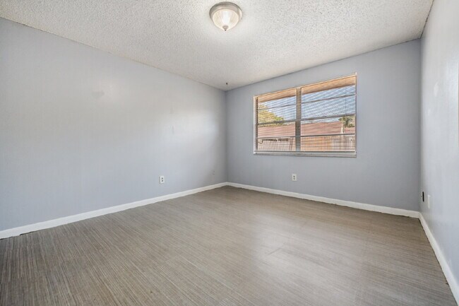 Building Photo - 16001 Saddlestring Dr