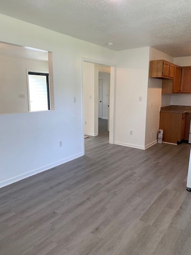 Building Photo - 408 Holly Ave