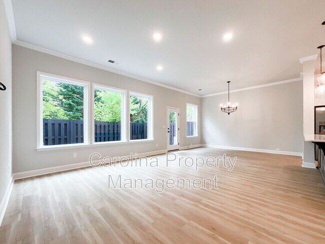Building Photo - 8229 Houser St