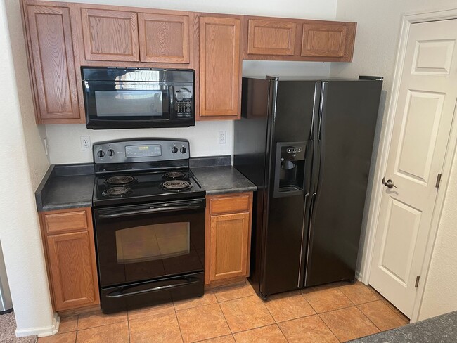 Building Photo - Englewood 2 Bedroom, 2 Bath Condo (Availab...