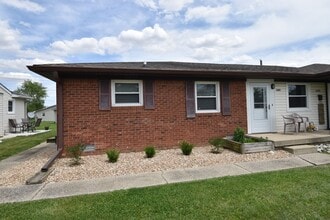 Building Photo - 1439-1441 Coachlite Dr