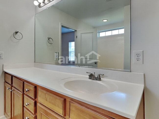 Building Photo - 407 Pine Hill Ln