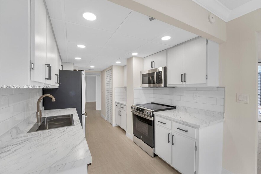 Building Photo - 290 174th St