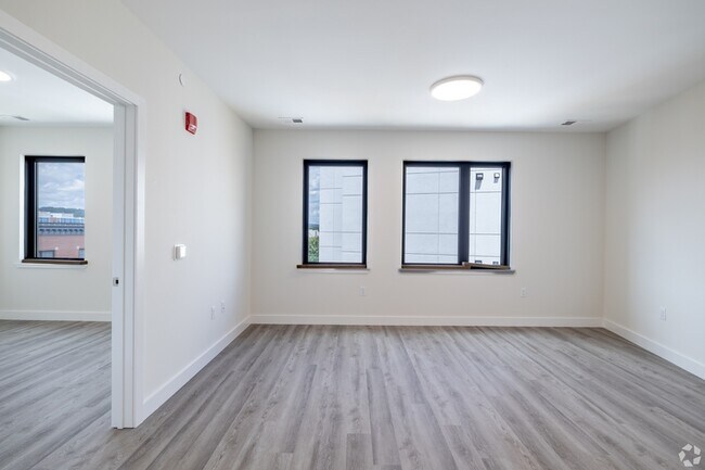 Building Photo - 72 S Essex Ave
