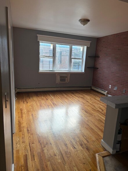 Building Photo - 455 E 181st St