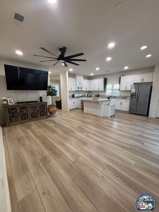 Building Photo - 2512 Vista Del Mar Ln