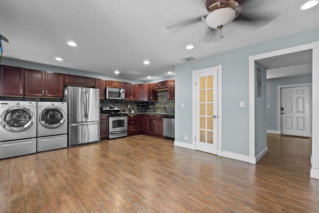 Building Photo - 8069 SW 18th Ct