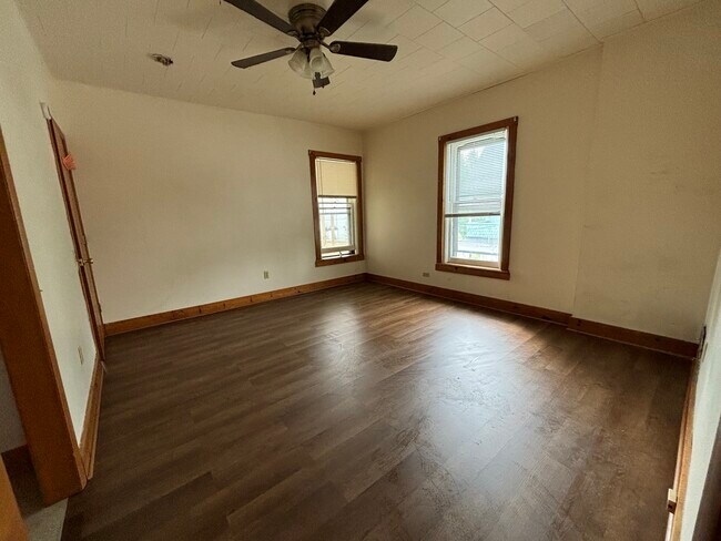 Building Photo - 357 College Ave