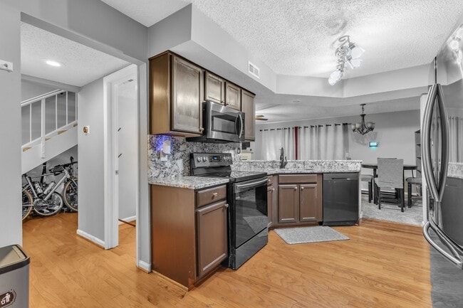 Building Photo - 7731 Falcon Rest Cir