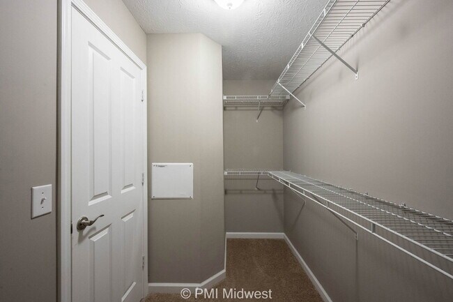 Building Photo - "Charming 3-Bed Oasis with 2 Full Baths in...