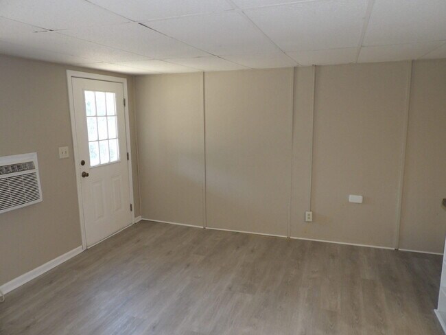 Building Photo - 65 Ashwood Ct