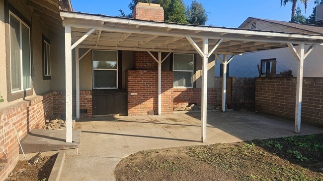 Building Photo - WOW!  Very Nice Updateds 3/1 Near Chestnut...
