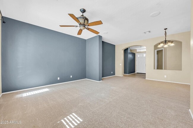 Building Photo - 875 W Aloe Pl