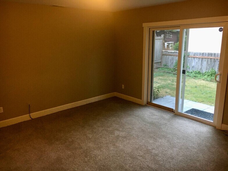 Large Bonus / TV Room - 8906 Corliss Ave N