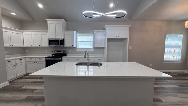 Building Photo - 803 Sayle St
