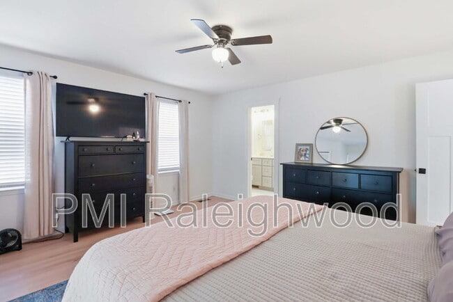 Building Photo - 322 E Millbrook Rd