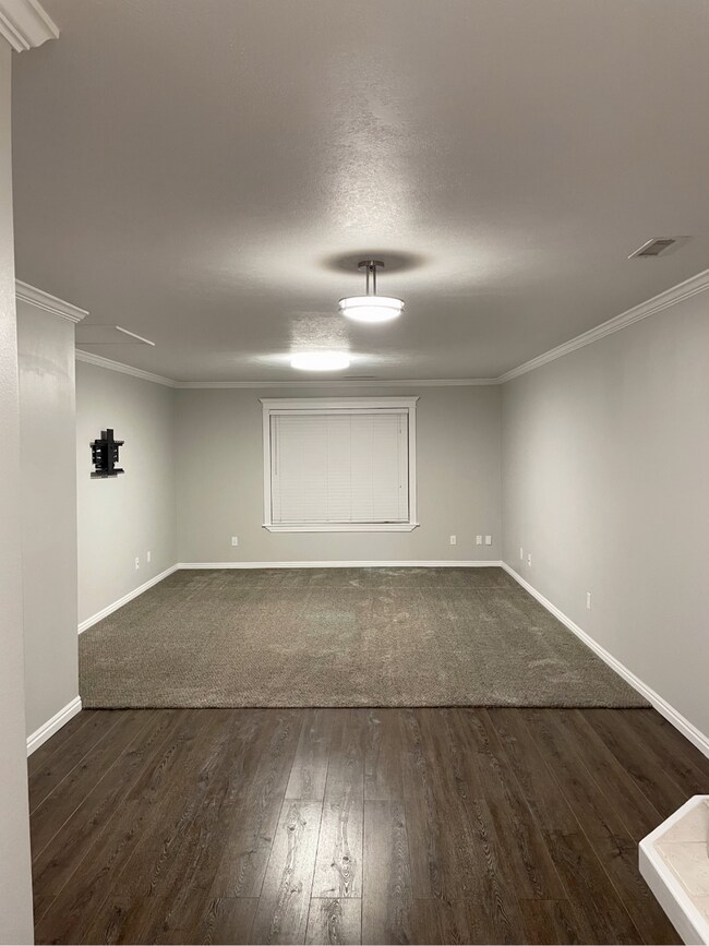 Building Photo - 720 E 1500 S