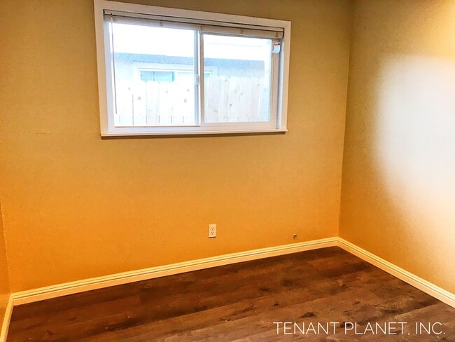 Building Photo - Single family home for rent 4bed/2bath!