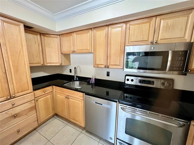 Building Photo - 631 N Orange Ave