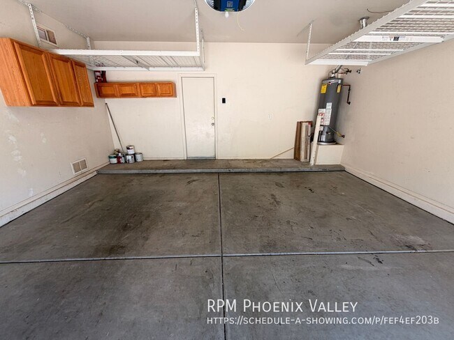 Building Photo - 12014 W Hopi St