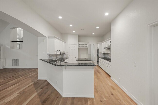 Building Photo - Exclusive Luxury Lease-124 N Crosstimber T...