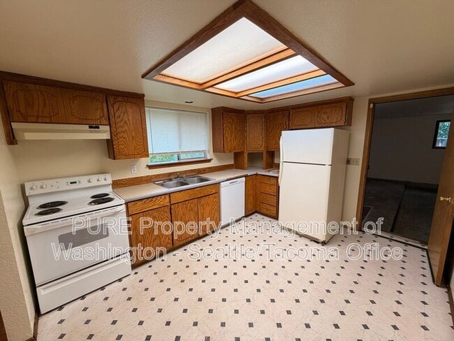 Building Photo - 9017 Wildwood Ave SW