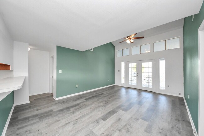 Building Photo - Waterfront Rental