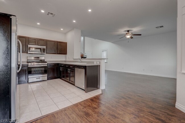 Building Photo - 5938 Gentleslope St