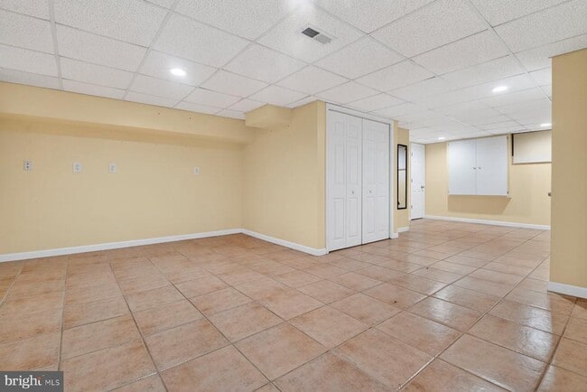 Building Photo - 643 47th St