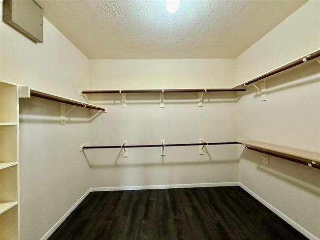 Building Photo - 804 Harvard Pointe Dr