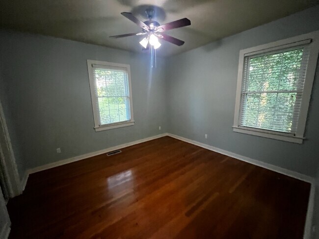 Building Photo - 310 Flavia Cir