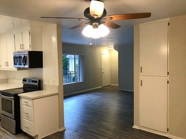 Interior Photo - 4950 Coldwater Canyon