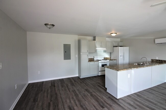 Building Photo - Willow Oak