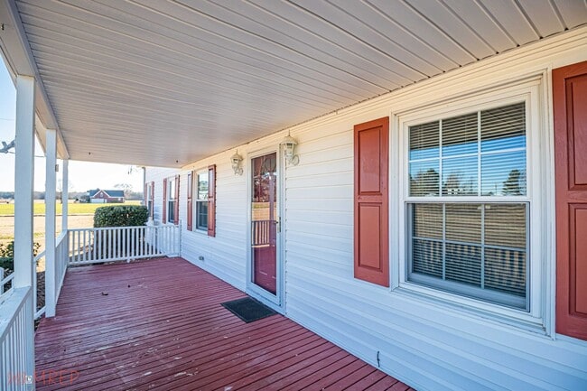 Building Photo - RENOVATED FARMHOUSE in Mt. Olive!