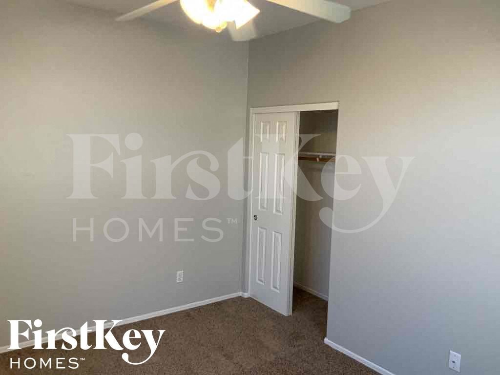 Building Photo - 3032 E Pinto Valley Rd