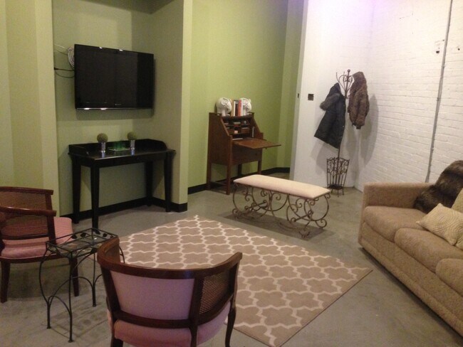 Building Photo - 2520 S 3rd St