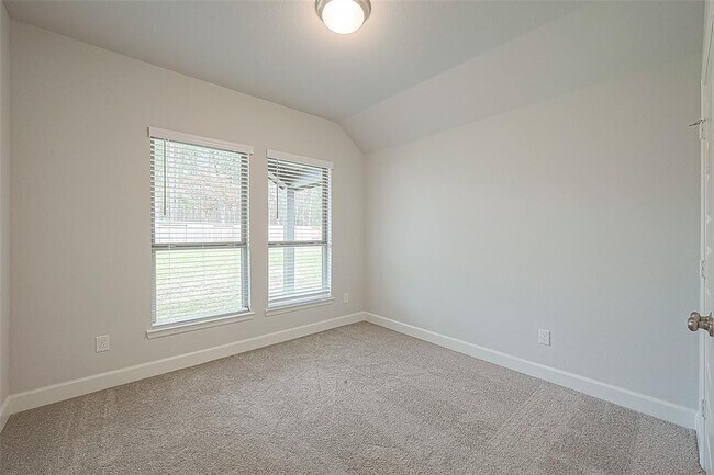 Building Photo - 213 McCrea Ct