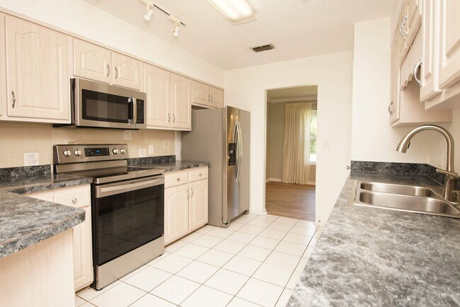 Building Photo - 211 Brian Cir