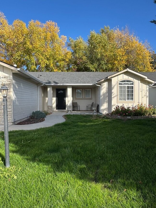 Building Photo - Modern and Updated 3bd/2b Home for Rent in...