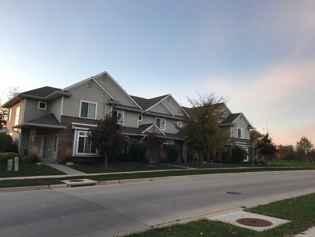 Building Photo - 217 Brentwood Dr