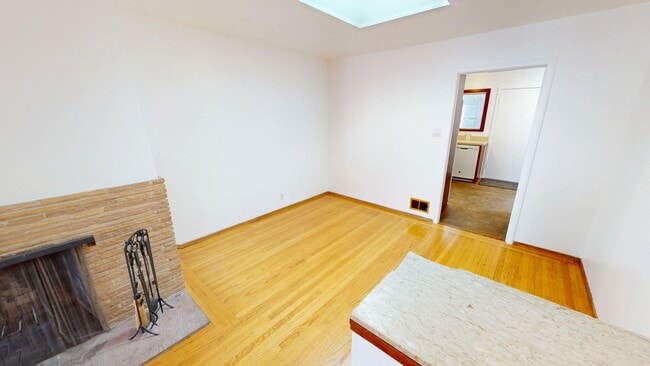 Building Photo - Nicely Updated 2 bedroom San Bruno single-family home w. garage, yard, laundry