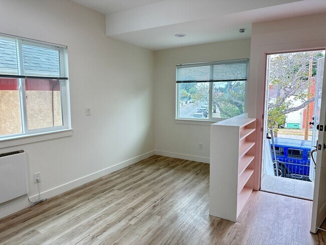 Building Photo - 1464