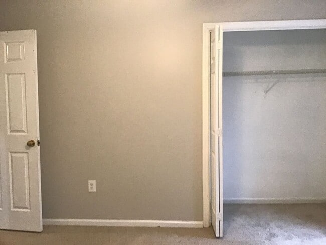Building Photo - Room in 3 Bedroom Townhome at Cressingham Ct